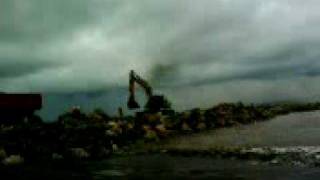preview picture of video 'Pembangunan BREAK WATER (pemecah ombak) pantai Pancer Puger'