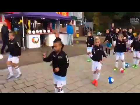 ATC '65 JO11-3 in actie met de Minisoccerbal (2016)