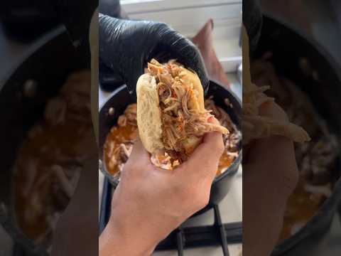 Sanguchitos de Bondiola Desmenuzada.