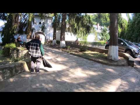 Mănăstirea Robaia și curtea interioară - 4k60fps