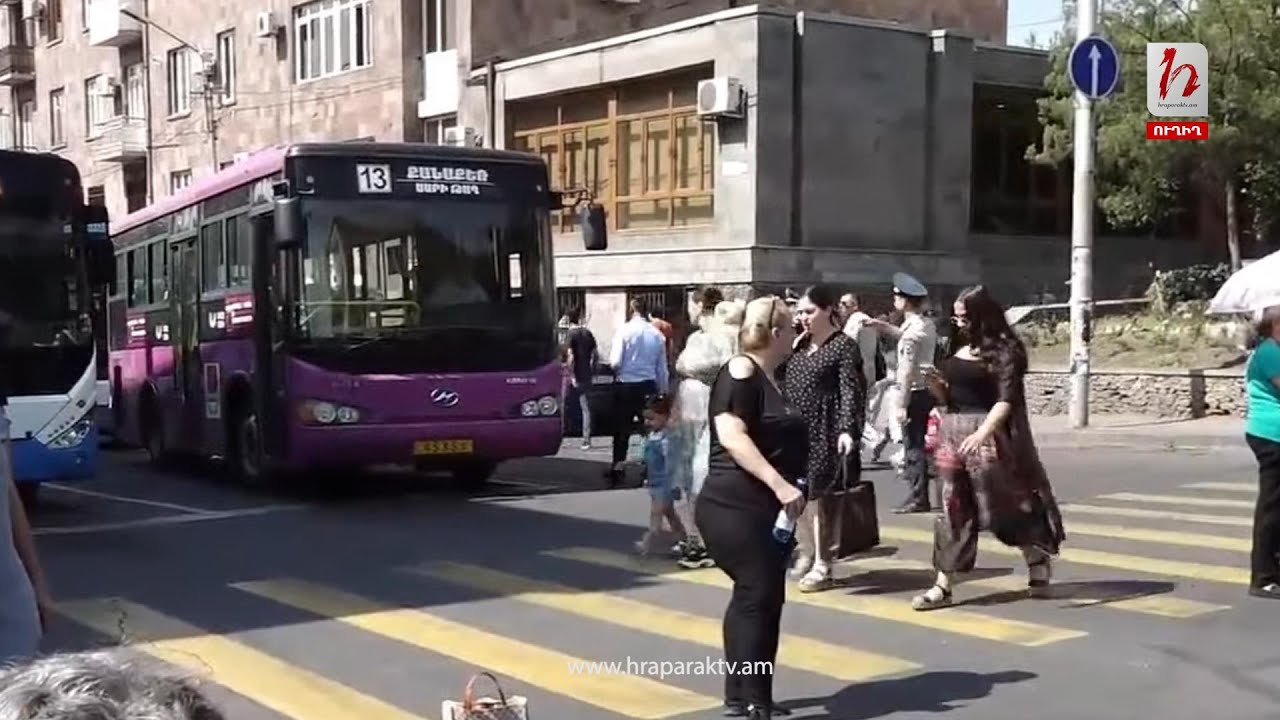 #Ուղիղ․ Լարված իրավիճակ Բաղրամյան պողոտայում․ անհետ կորած զինվորների ծնողները փողոց են փակել