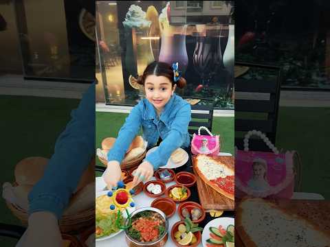 لما يعزمك رفيقك ويورطك😎😂 #لبنى_الصغيرة #لبنى_حرب #كوميديات # #ضحك #اكسبلور