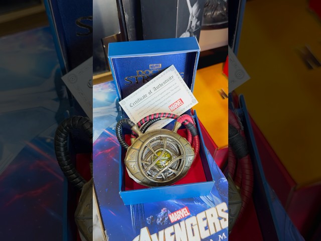 Vídeo relacionado con Doctor Strange Collares, Anillo de Doctor Strange, Collar de Cosplay de Joyería Eye of Agamotto, Dr Strange Ring, Doctor Strange Disfraz Cosplay Prop para Niños y Niñas