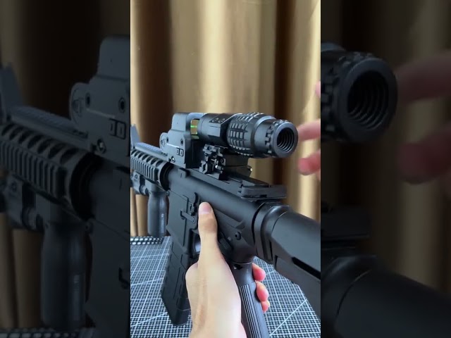 Vídeo relacionado con Pistola de Juguete M416, Pistola de Juguete para Niños, con 60 Balas Gomaespuma, 24 Casquillo de Balas Juguete, Empuñadura, Infrarrojos, Mira, Linterna, 2 Cargadores y 3 Miras, para Mayores de 10 Años