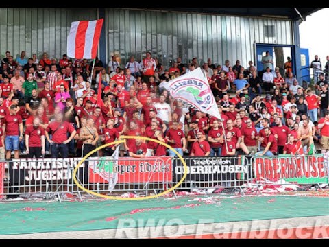 FC Köln Ultras klauen Rot Weiß Oberhausen Zaunfahne während des Spiels // Spielabbruch