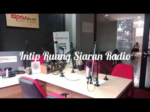 Liat situasi di ruang siaran radio yuukk