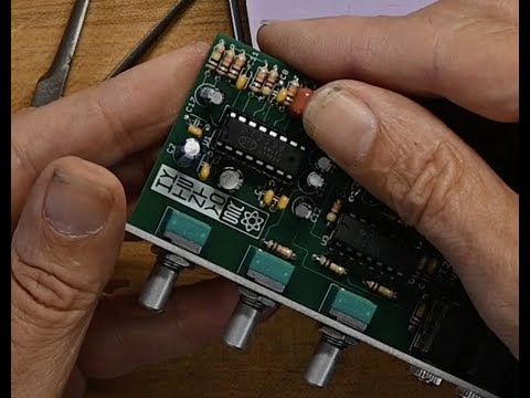 C.K. builds a Echo eurorack kit from Synthrotek