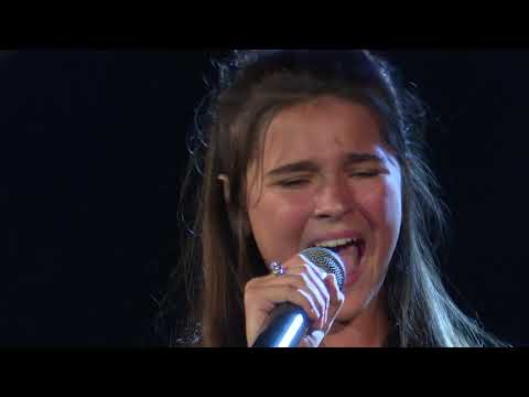 Klea Dina  - Mamma knows best (Live @ Rising Stars)