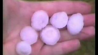 preview picture of video 'Large hailstone, icecubes size hail - Denmark 1994'