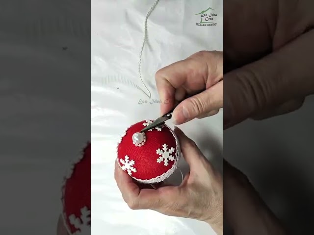 Vídeo relacionado con MeevrgR 1 juego de bolas de fieltro de lana de 5 cm, suministros de manualidades, decoración de fiestas, juguetes divertidos, colgante de árbol de Navidad, 3 cm, puerta colgante, boda, cumpleaños (A)