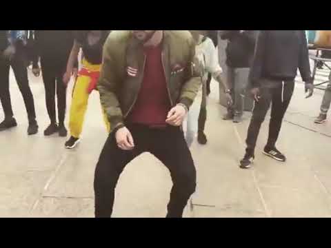 GwaraGwara by a lekgowa on moving waves