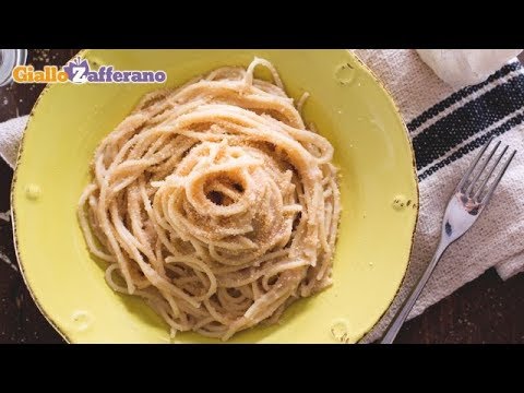 Spaghetti with anchovies and breadcrumbs