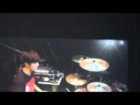 131226 - CNBLUE Arena Tour in Fukuoka - Yonghwa beatbox