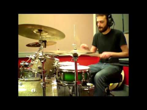 Some groove displacement / metric modulation in triplets / having fun with a loop