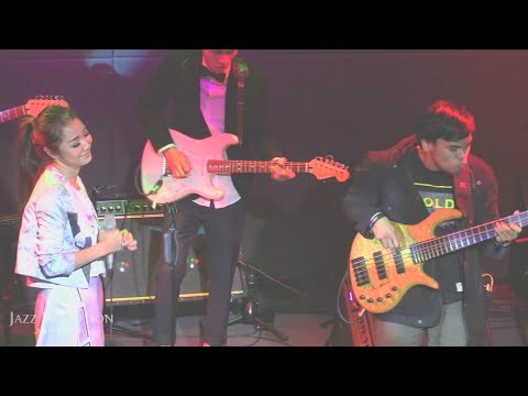 Adinda Shalahita ft. Barry Likumahuwa @ Motion Blue Jakarta 26/11/2015 [HD]