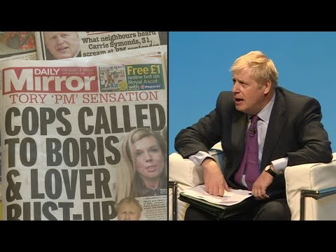 Johnson ignoriert nächtlichen Streit mit Partnerin bei Auftritt vor Parteibasis | AFP Extrait