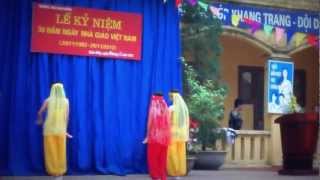 preview picture of video '8B Múa Ấn Độ 19 11 2012'