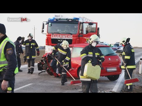 Schwerer Verkehrsunfall zwischen zwei Autos bei Eberschwang