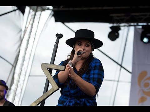 Ewa Farna - Zapadlej krám Dožínky na Letné 2017