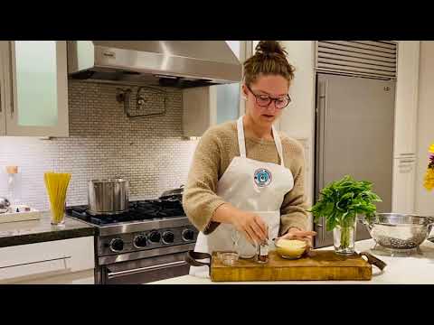 Tuscan Women Cook's Arianna Moldovan Prepares Sugo di Campagna
