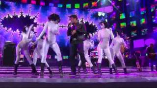 Festival de Viña 2012, Luis Fonsi, Por una mujer