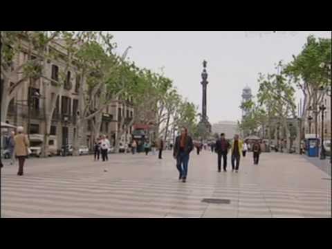 JMSerrat paseando por Las Ramblas. (Vídeo extraído del documental "El último trovador")
