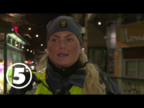 Tunnelbanan | ♪ ♫ Forever young, I want to.. ♪ - sjungande herre i Tunnelbanan