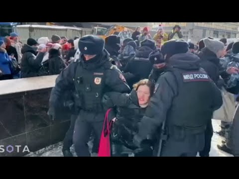 Russian Police Detain People at Navalny Memorial Event  | VOA News