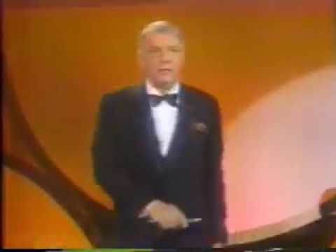 Frank Sinatra introduces Joe Piscopo on SOLID GOLD | May 17, 1986