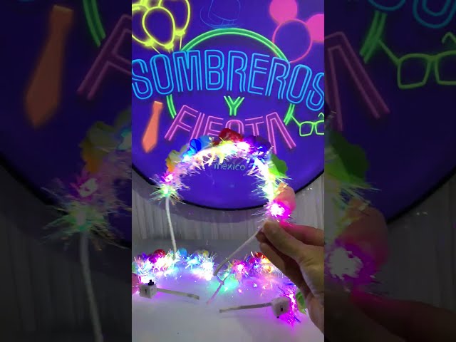 Vídeo relacionado con Eruceky 4 Piezas Corona de Rey Corona, Sombreros de Oro Coronas, Coronas Celebración, Adecuado para Fiestas de Cumpleaños, Bodas, Fiestas Temáticas