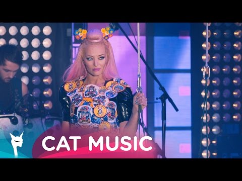 Video thumbnail for Cine m-a făcut om mare (Live)