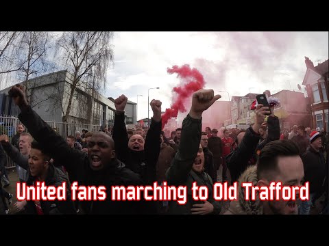 Man United fans marching to Old Trafford