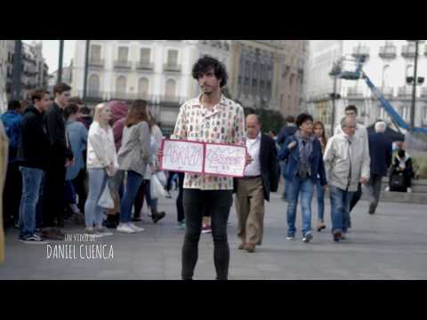 CAPITÁN SUNRISE - Abrazos gratis en la Puerta del Sol (Official)