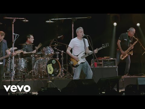Videoclip de El Ataque de las Chicas Cocodrilo (En Vivo) — Hombres G