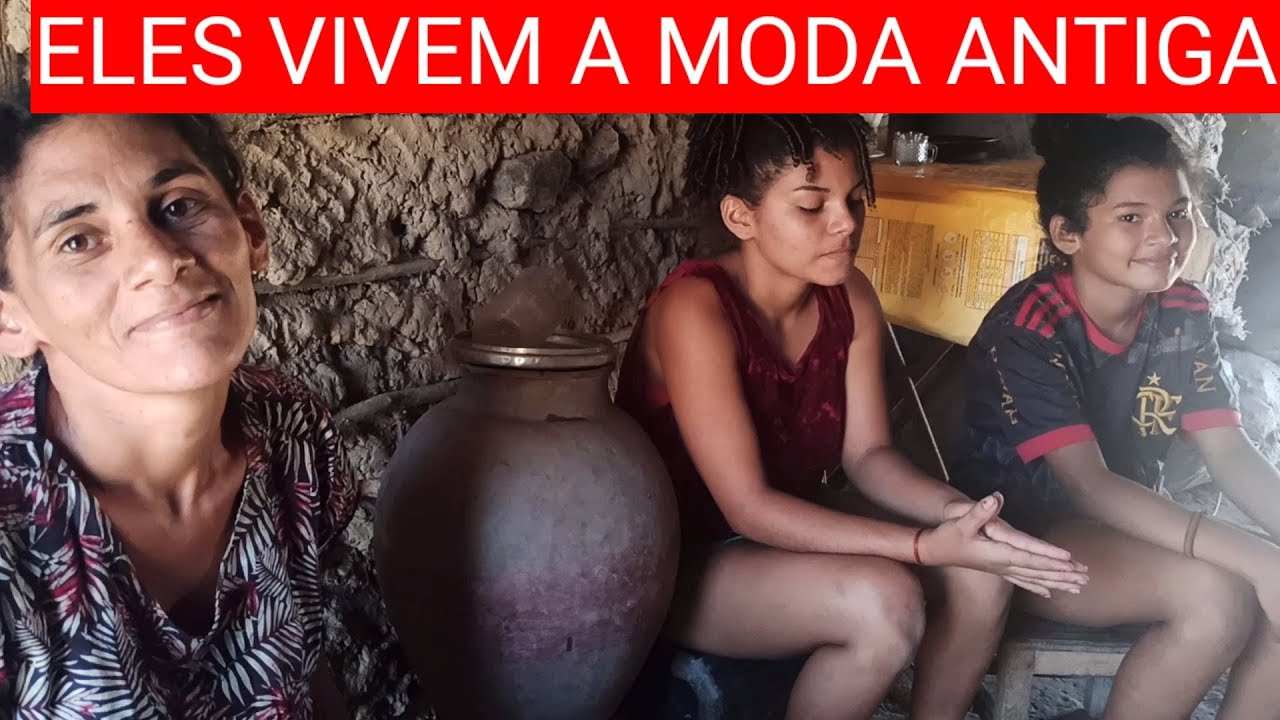 MÃE E FILHA VIVEM EM CASA DE PAU APIK A MODA ANTIGA