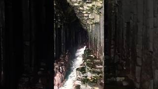 preview picture of video 'Inside Fingal's Cave, on the Island of Staffa'