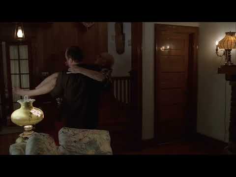 Maffiózók 2/2 - Tony, Juniort a kezében viszi a kórházba