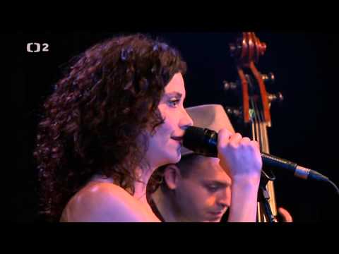 Lucia Soralova - Cervena (Czech TV, Barovani 31-12-2012)