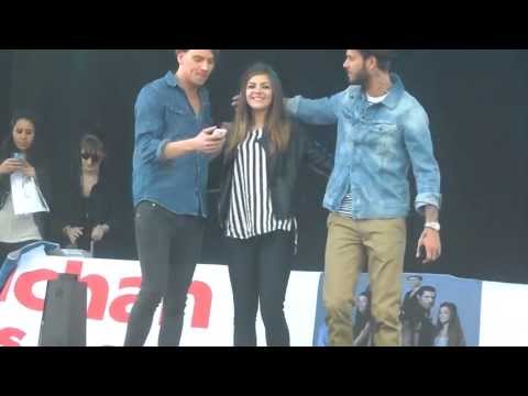 M. Pokora, Caroline Costa et Nyco Lilliu @ Noyelles-Godault (17.04.13) - Arrivée sur scène