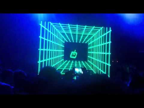 Shit Robot @ T5 (3/30/2011)