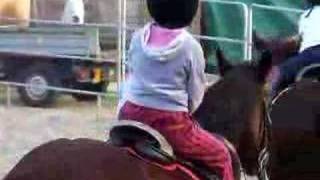 preview picture of video 'Margherita a lezione di cavallo'