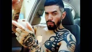 Cartel de santa tienes flow