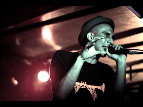 Por Ahi Matiah Chinaski con Mc Niel Y Dj Pere