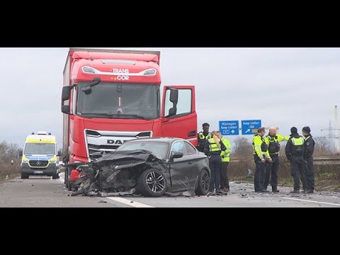 Zwei Todesopfer nach Unfall auf A57 Kamp-Lintfort / Moers