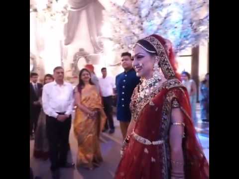 Mariage à l'indienne ► Découvrez ces tenues indiennes traditionnels sur avena-sari.com