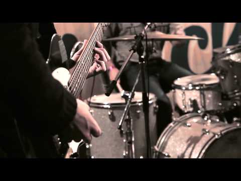 Converse Rubber Tracks: Ready, Set - Born Ruffians performs "6-5000"