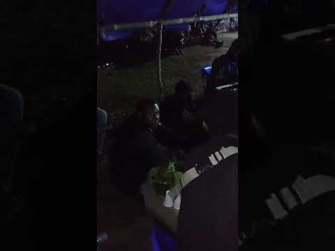 Kelly Wane trying out the funeral song titled.."Una Apa" @ Kuatmukim.