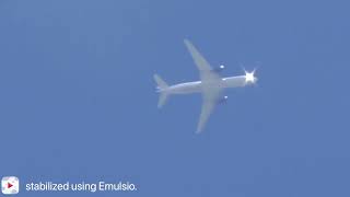 Download lagu United Airlines Boeing 777-222(ER) flying over San Bruno Avenue East mp3