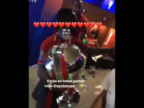 Alison Becker Cantando "Otro Trago" De Sech Y Darell