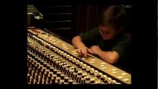 Cristo me Ama Cedarmont Kids (Cantos Biblicos).wmv